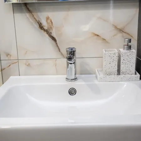 Balkan Tower Deluxe Ultra Apartment *